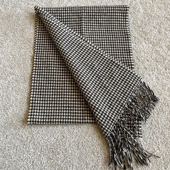 Houndstooth Brown and White Italian Cashmere Scarf - Picture 3 of 4